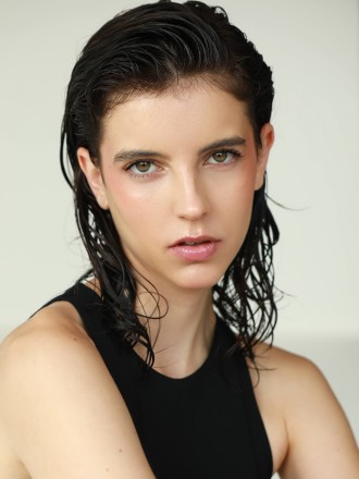 Model Nayara 100823