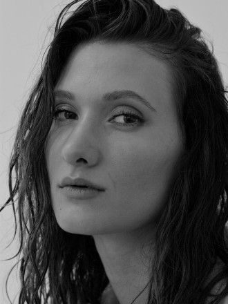 Model Alexandra 101924