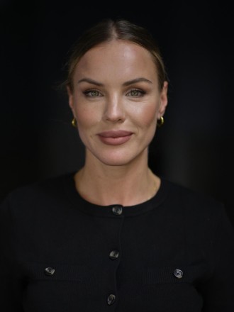 Model Victoria 16115