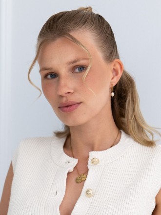 Model Alina 64082