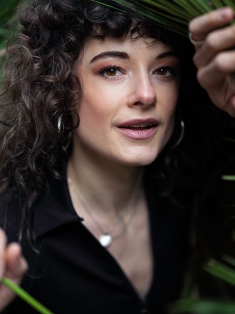 Model Jacqueline 66095