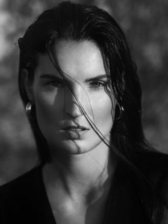 Model Laura 73983