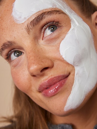 Model Hannah 87367 ab Saarbrücken