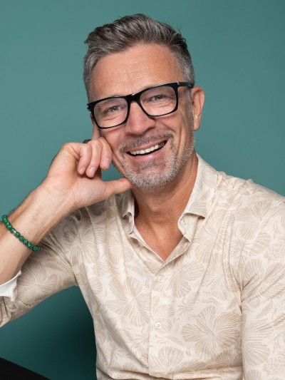 Model Karim 87689 ab Wiesbaden