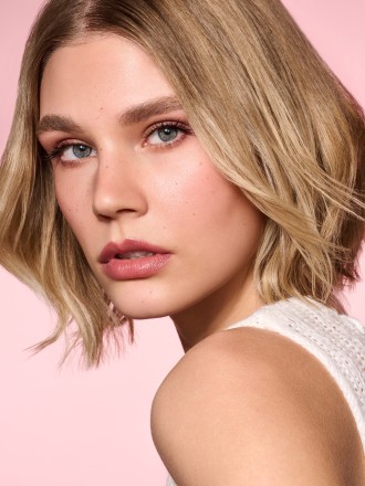 Model Alina-Madeleine 98919