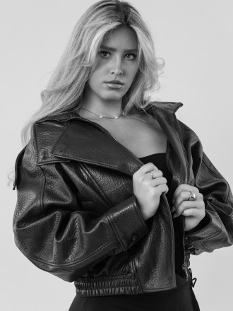 Model Leah Elisa  101157