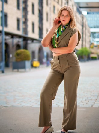 Model Sarah 101905