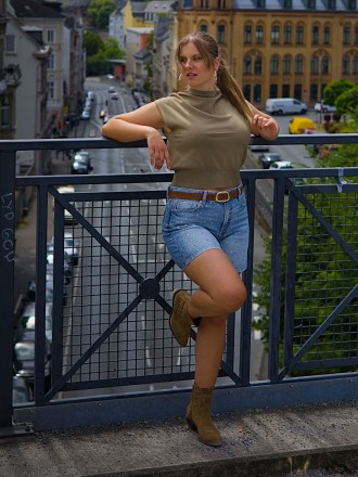 Model Sarah 101905