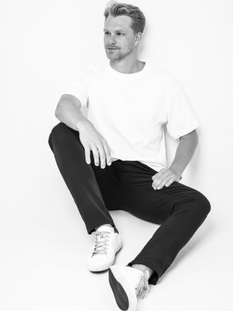 Model Marcel 102811