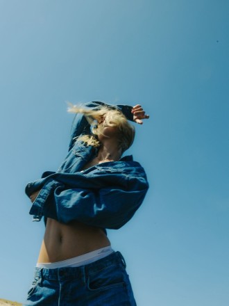 Model Scarlette 22068