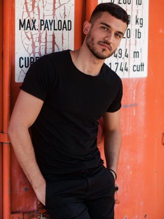 Model Sebastian 37419