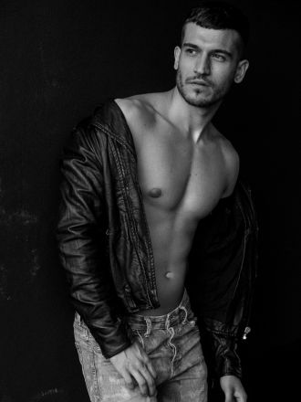 Model Sebastian 37419
