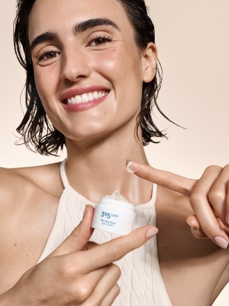 Model Laura 49384