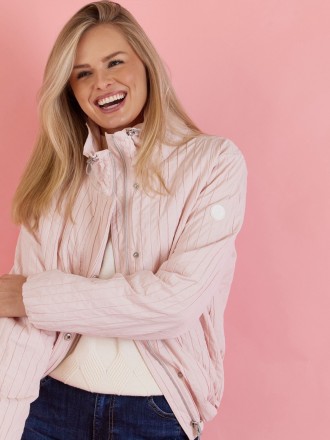 Model Vanessa  56077