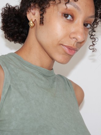 Model Miriam 67345