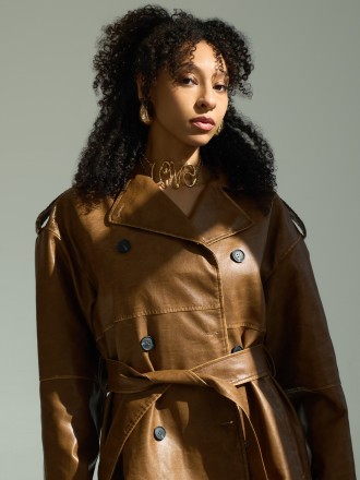 Model Miriam 67345