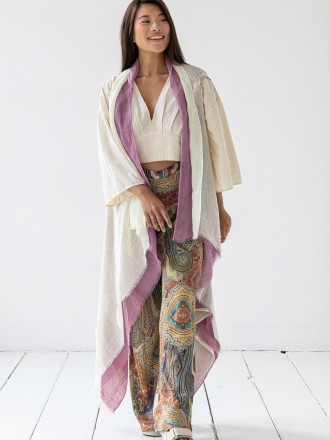 Model Lin He 69267