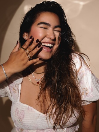 Model Anna Gulaab 76255