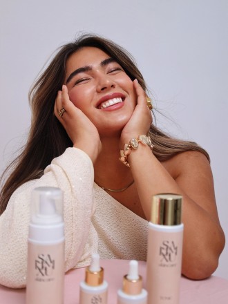 Model Anna Gulaab 76255