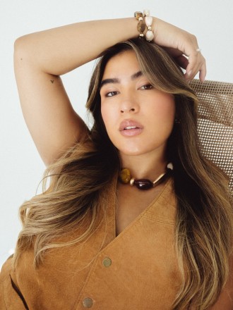 Model Anna Gulaab 76255