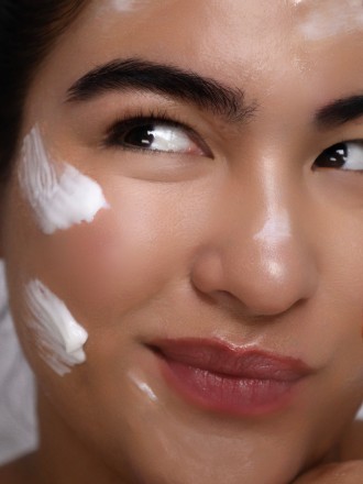 Model Anna Gulaab 76255