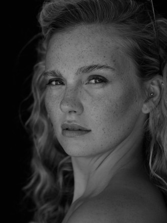 Model Hannah 87367