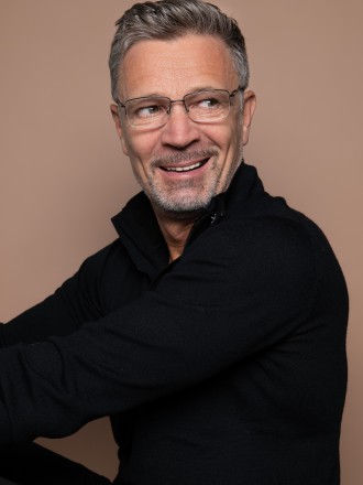 Model Karim 87689