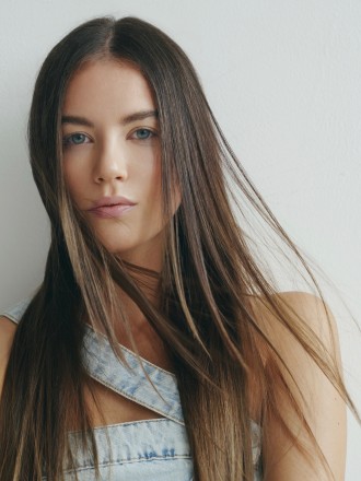 Model Nina 88875
