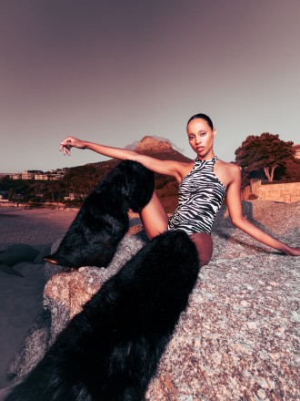 Model Trish 96496