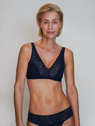 Model Christine 100111