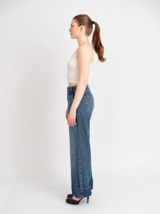 Model Laura 101359