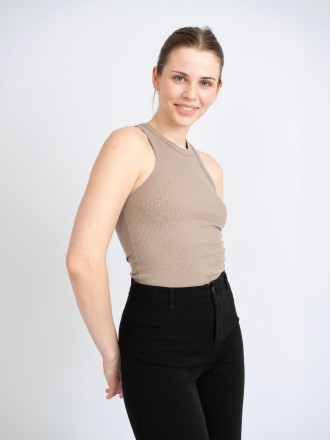 Model Laura 101359