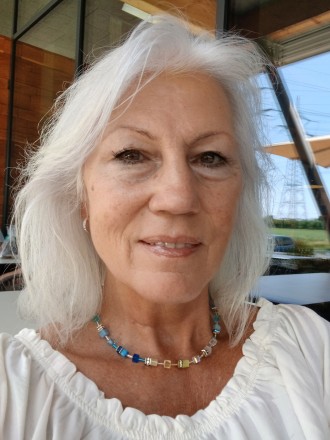 Model Bettina 47622