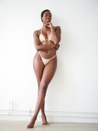Model Keziah 50786