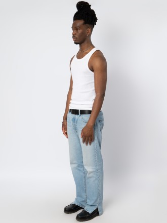 Model William  64272