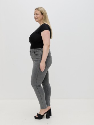 Model Madeleine 69776