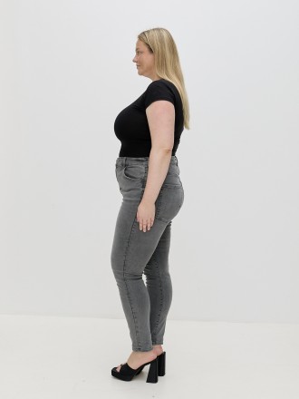 Model Madeleine 69776