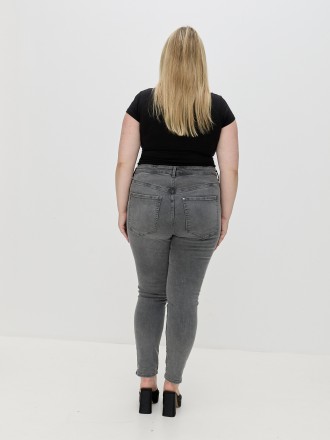 Model Madeleine 69776