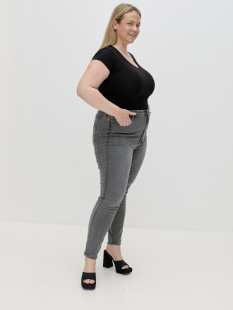 Model Madeleine 69776