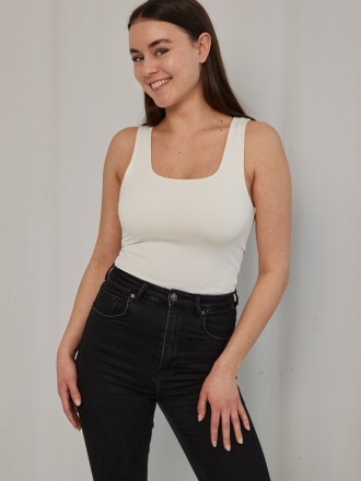 Model Pauline 69922