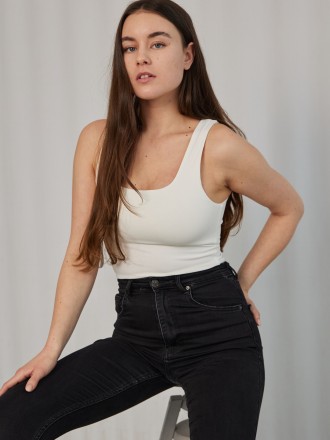 Model Pauline 69922