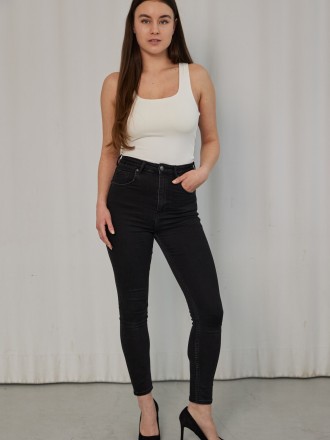 Model Pauline 69922