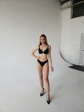Model Selena 72999