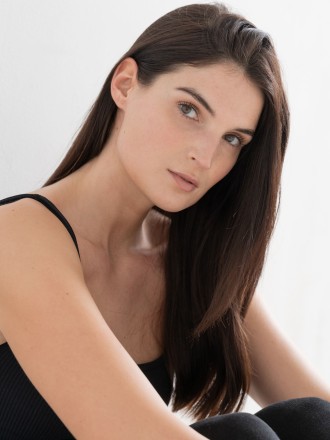 Model Laura 73983