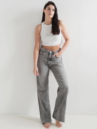 Model Laura 73983