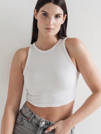 Model Laura 73983