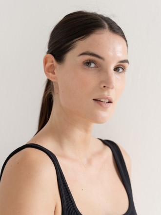 Model Laura 73983