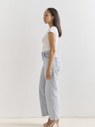 Model Linda 75349