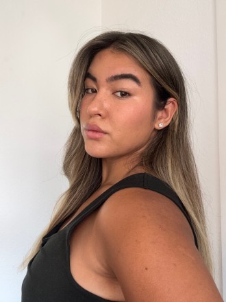 Model Anna Gulaab 76255