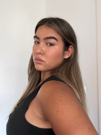 Model Anna Gulaab 76255